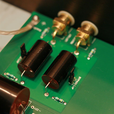 Juniline 6, bypass capacitors